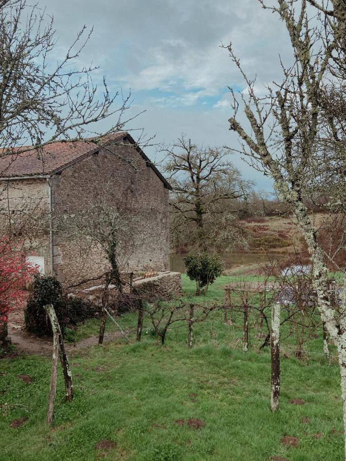 La Ferme Du Pont De Maumy, Cabane Au Bord De L'Etang Et Bain Nordique Busserolles 外观 照片