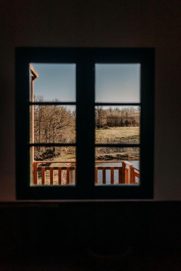 La Ferme Du Pont De Maumy, Cabane Au Bord De L'Etang Et Bain Nordique Busserolles 外观 照片