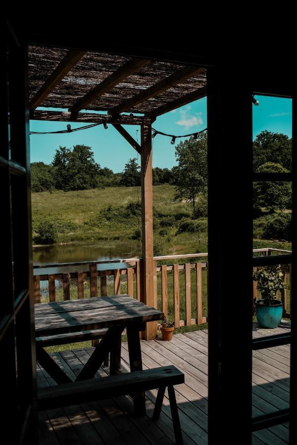 La Ferme Du Pont De Maumy, Cabane Au Bord De L'Etang Et Bain Nordique Busserolles 外观 照片