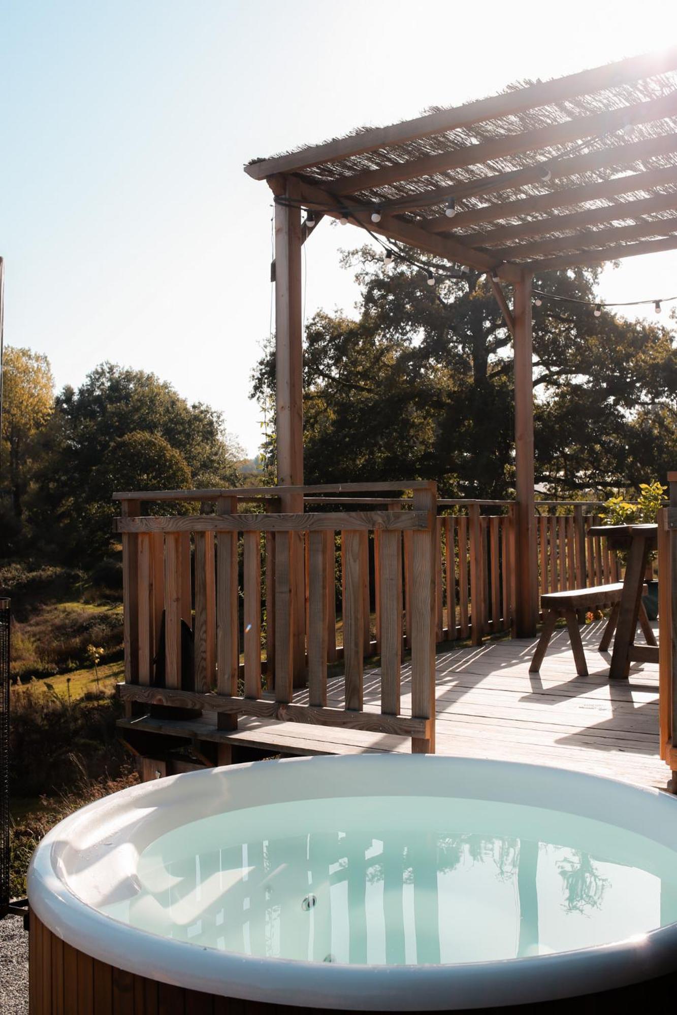 La Ferme Du Pont De Maumy, Cabane Au Bord De L'Etang Et Bain Nordique Busserolles 外观 照片