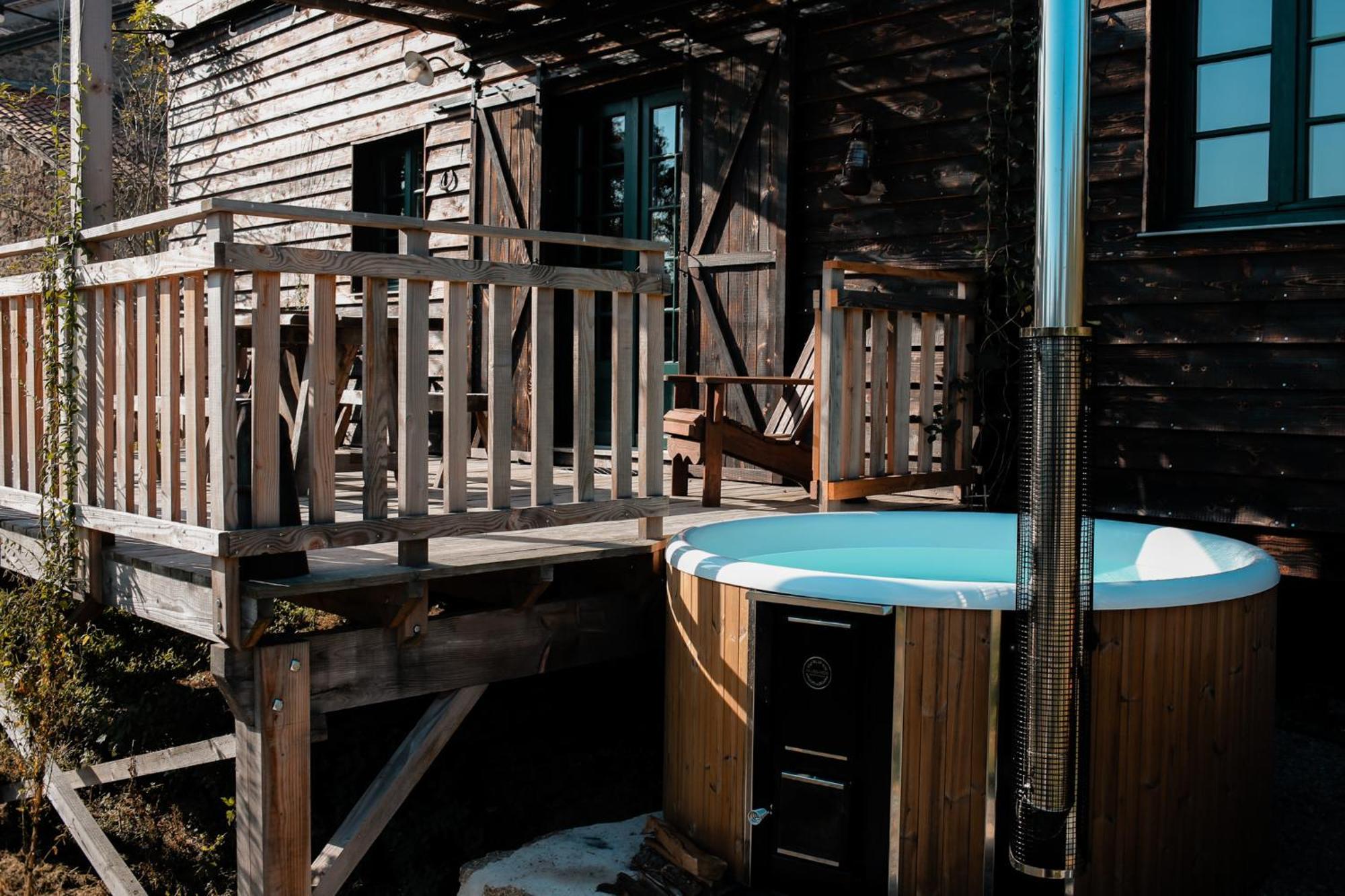 La Ferme Du Pont De Maumy, Cabane Au Bord De L'Etang Et Bain Nordique Busserolles 外观 照片