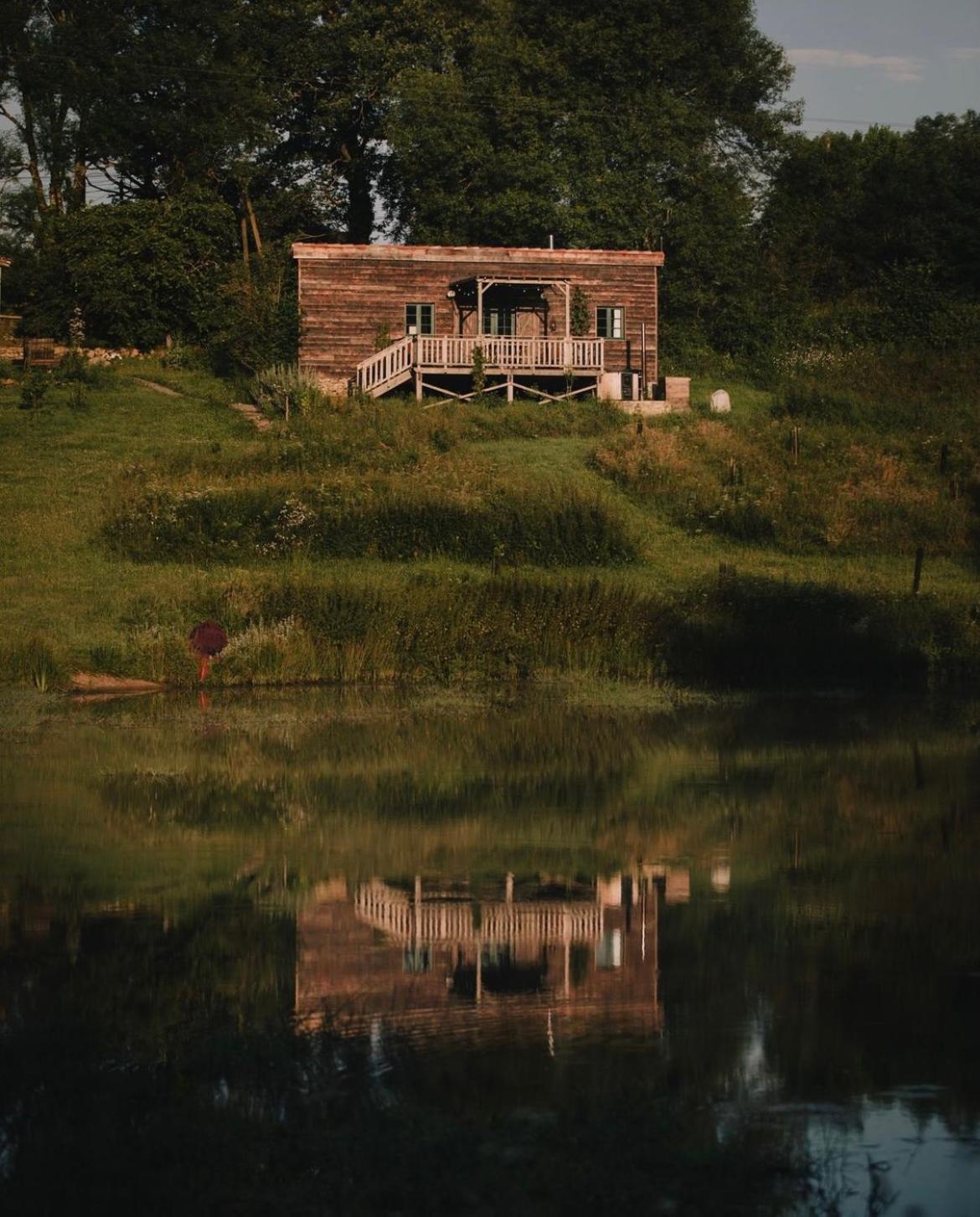 La Ferme Du Pont De Maumy, Cabane Au Bord De L'Etang Et Bain Nordique Busserolles 外观 照片