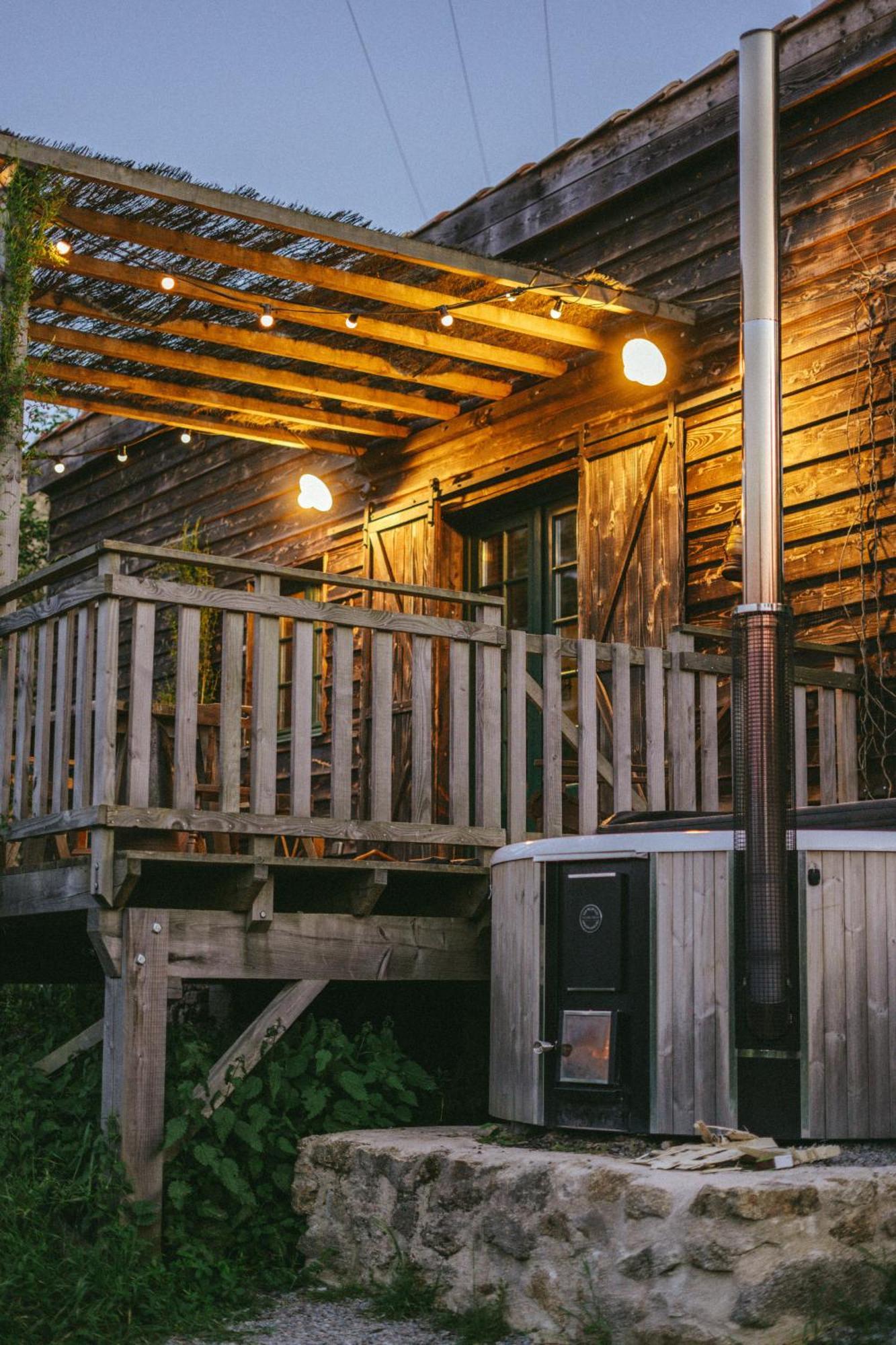 La Ferme Du Pont De Maumy, Cabane Au Bord De L'Etang Et Bain Nordique Busserolles 外观 照片