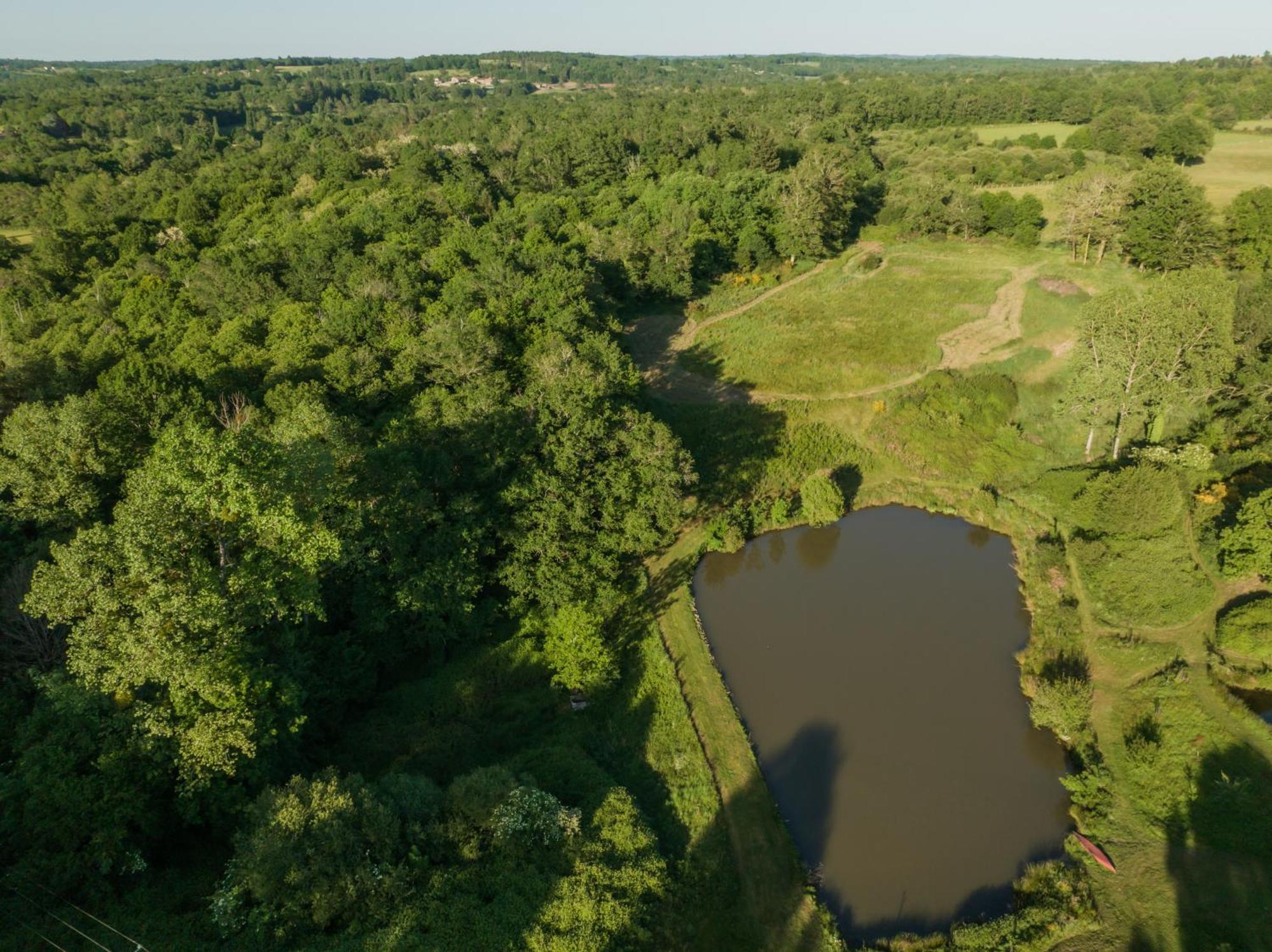 La Ferme Du Pont De Maumy, Cabane Au Bord De L'Etang Et Bain Nordique Busserolles 外观 照片